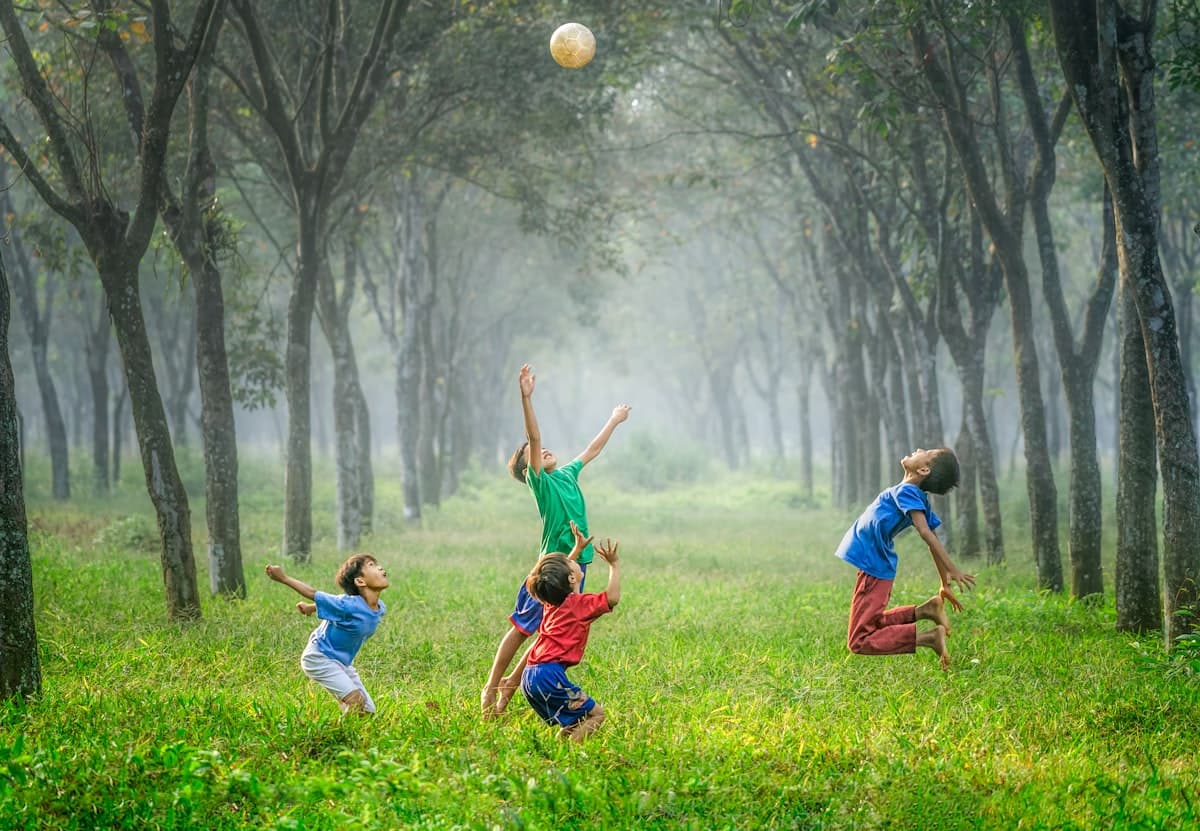 Keeping Kids Busy Without Screens: 2026 Stats & Ideas